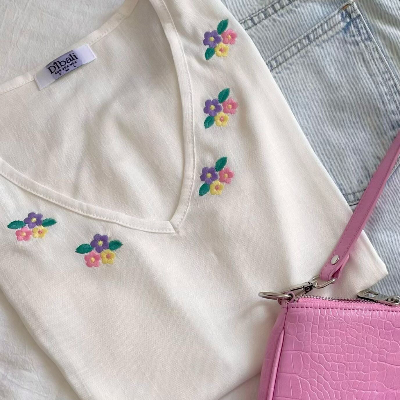 Blusa Bordada cuello V